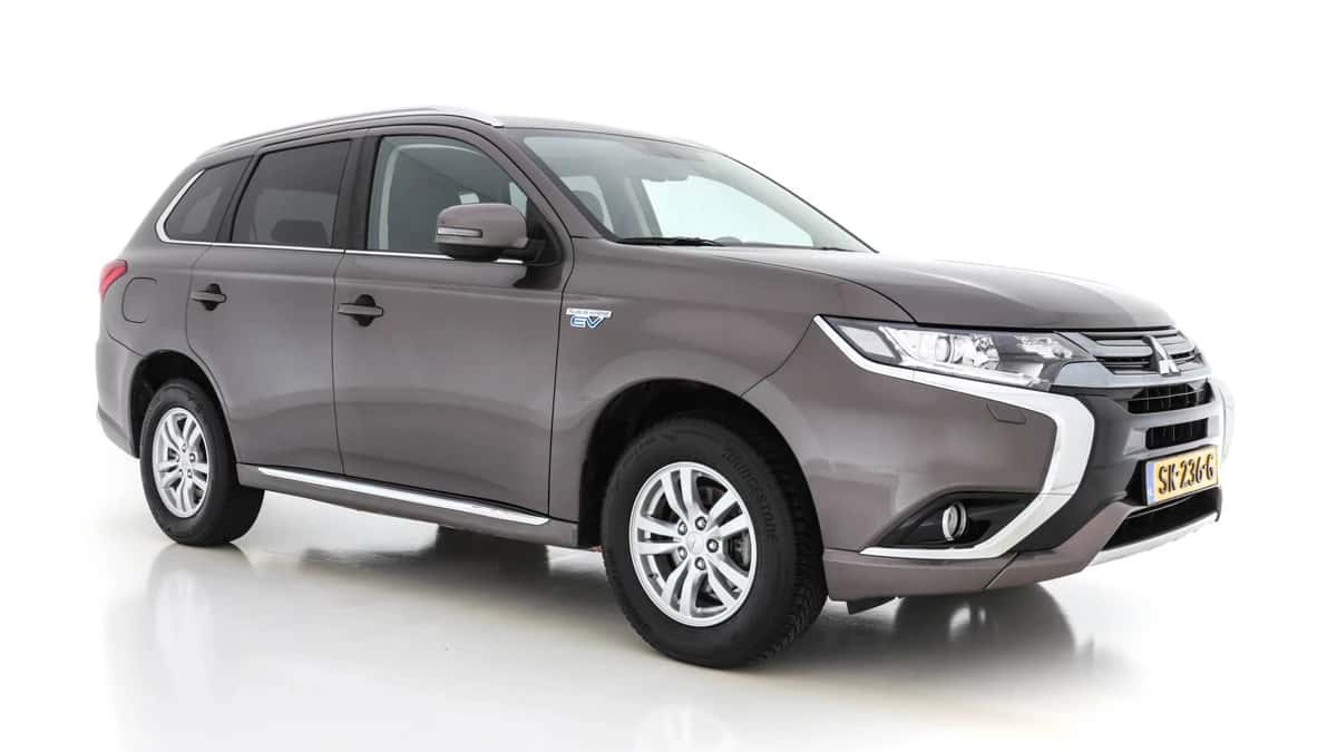 Mitsubishi Outlander (2018) — foto 1