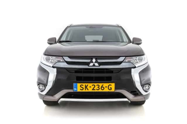 Mitsubishi Outlander (2018) thumbnail 3