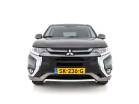 Mitsubishi Outlander (2018) thumbnail 3