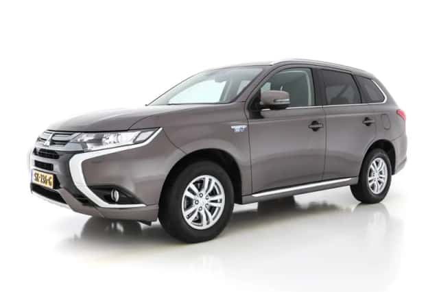 Mitsubishi Outlander (2018) thumbnail 4