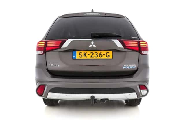Mitsubishi Outlander (2018) thumbnail 6
