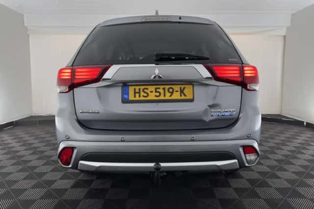 Mitsubishi Outlander (2015) thumbnail 6