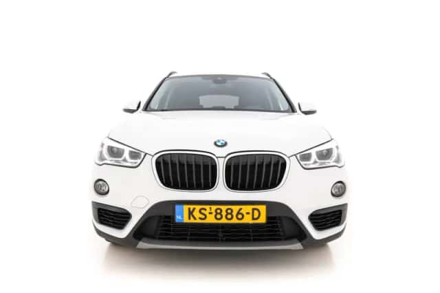 BMW X1 (2016) thumbnail 3