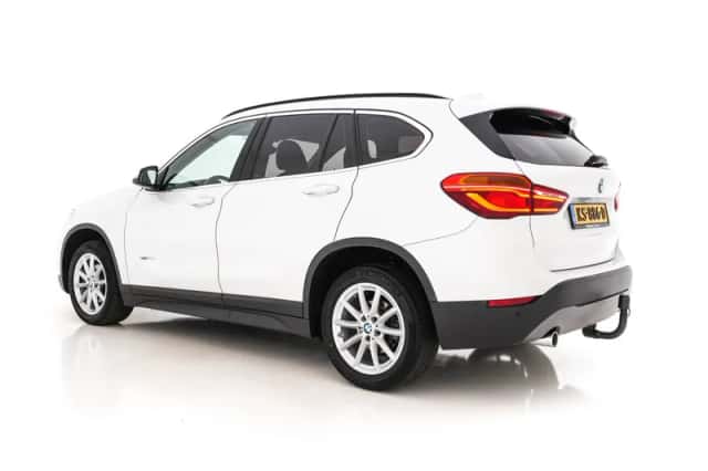 BMW X1 (2016) thumbnail 5