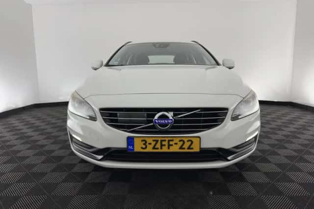 Volvo V60 (2015) thumbnail 3