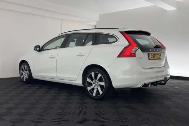Volvo V60 (2015) thumbnail 5