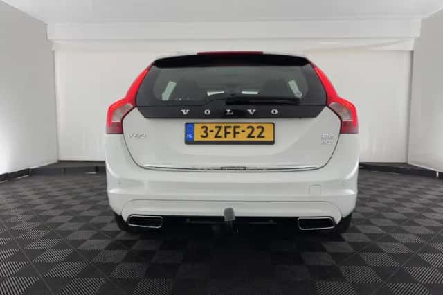 Volvo V60 (2015) thumbnail 6