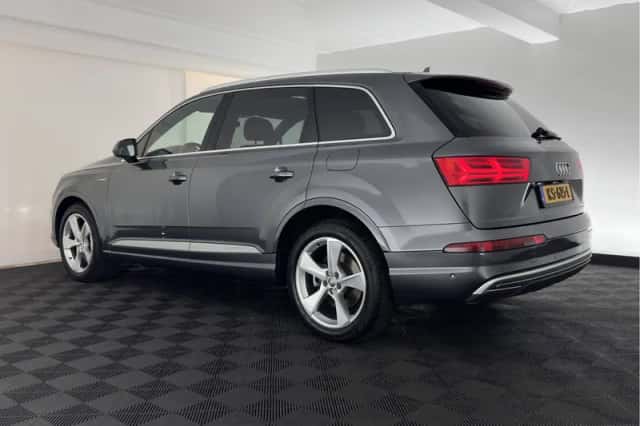 Audi Q7 (2016) thumbnail 5