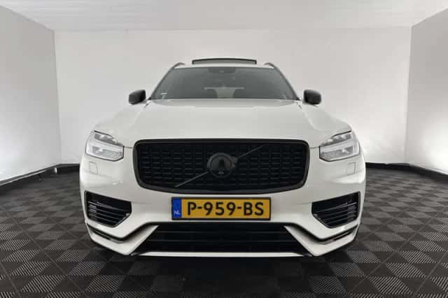 Volvo XC90 (2021) thumbnail 3
