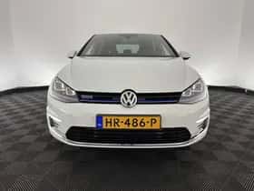 Volkswagen Golf (2015) thumbnail 2