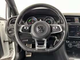 Volkswagen Golf (2015) thumbnail 16