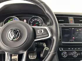 Volkswagen Golf (2015) thumbnail 17