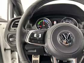 Volkswagen Golf (2015) thumbnail 18
