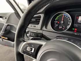 Volkswagen Golf (2015) thumbnail 19