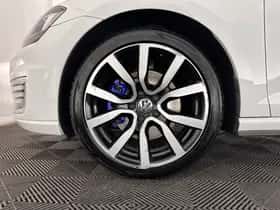 Volkswagen Golf (2015) thumbnail 24