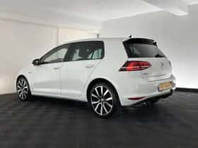 Volkswagen Golf (2015) thumbnail 4