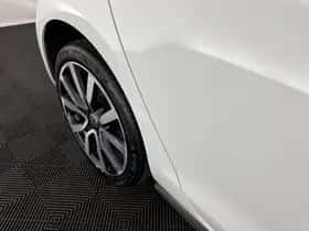 Volkswagen Golf (2015) thumbnail 39