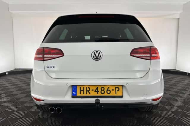 Volkswagen Golf (2015) thumbnail 5