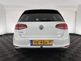 Volkswagen Golf (2015) thumbnail 5