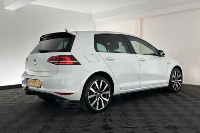 Volkswagen Golf (2015) thumbnail 6