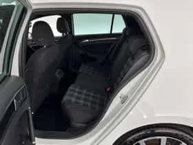 Volkswagen Golf (2015) thumbnail 9
