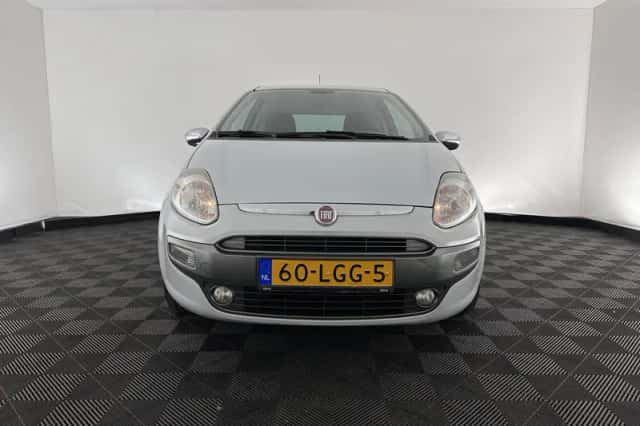 Fiat Punto (2010) thumbnail 3