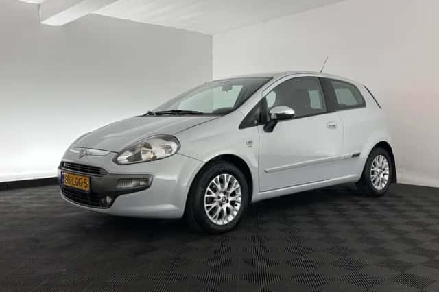 Fiat Punto (2010) thumbnail 4