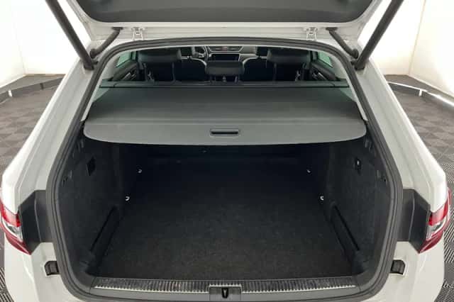 Škoda Superb (2019) thumbnail 11
