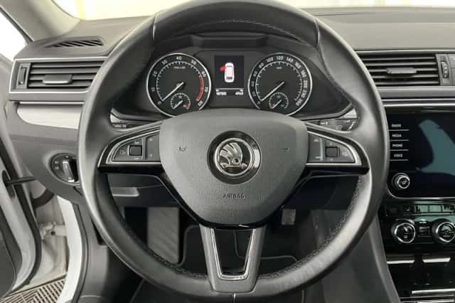 Škoda Superb (2019) thumbnail 18