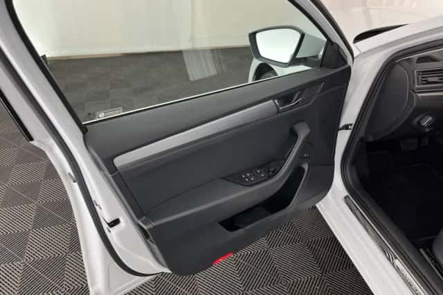 Škoda Superb (2019) thumbnail 23
