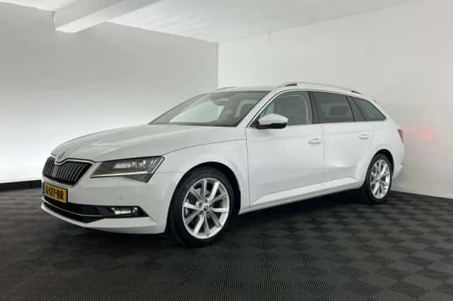 Škoda Superb (2019) thumbnail 4