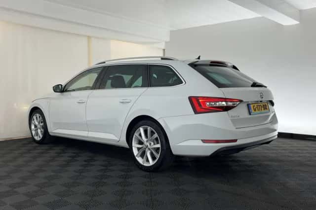 Škoda Superb (2019) thumbnail 5