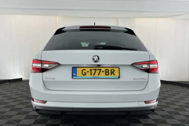 Škoda Superb (2019) thumbnail 6