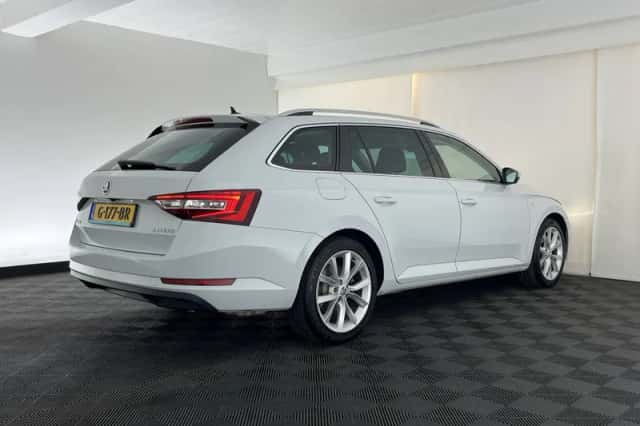 Škoda Superb (2019) thumbnail 7