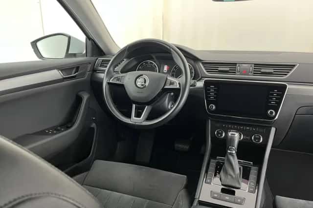 Škoda Superb (2019) thumbnail 8