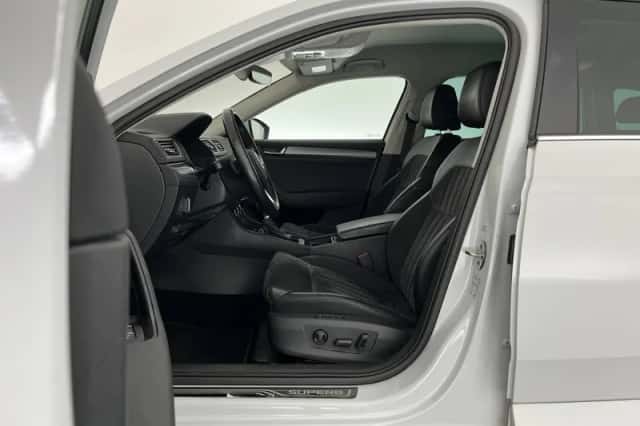 Škoda Superb (2019) thumbnail 9