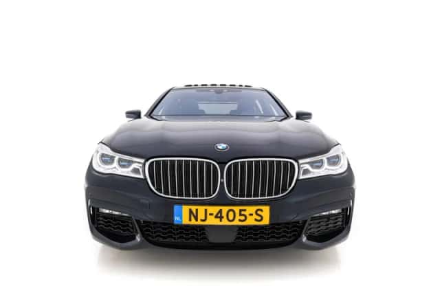 BMW 7-Serie (2016) thumbnail 2