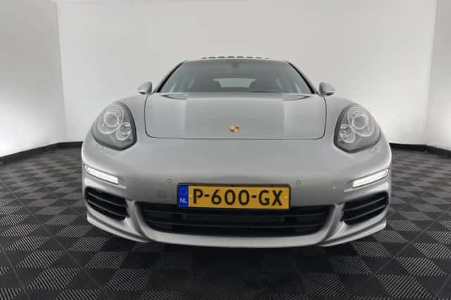 Porsche Panamera (2016) thumbnail 3