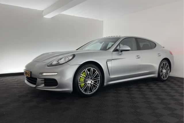 Porsche Panamera (2016) thumbnail 4