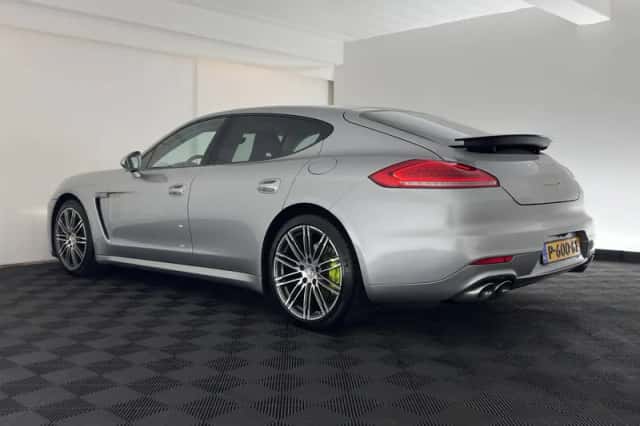 Porsche Panamera (2016) thumbnail 5