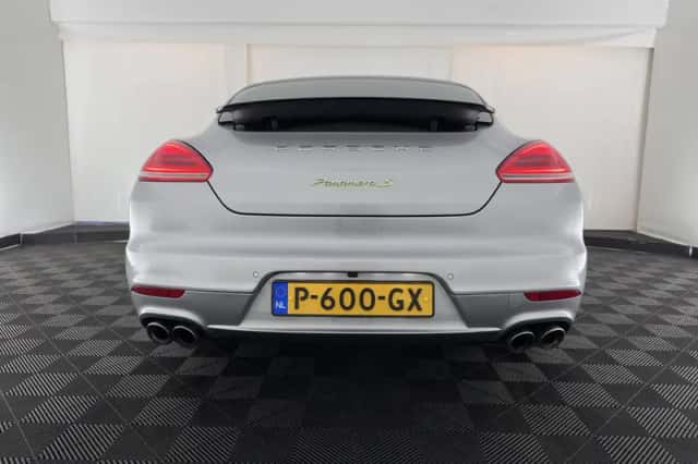 Porsche Panamera (2016) thumbnail 6