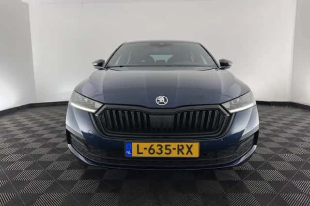 Škoda Octavia (2021) thumbnail 3