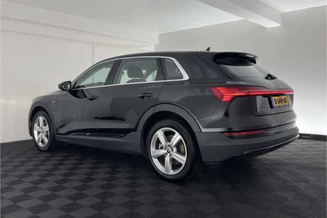 Audi e-tron (2022) thumbnail 5