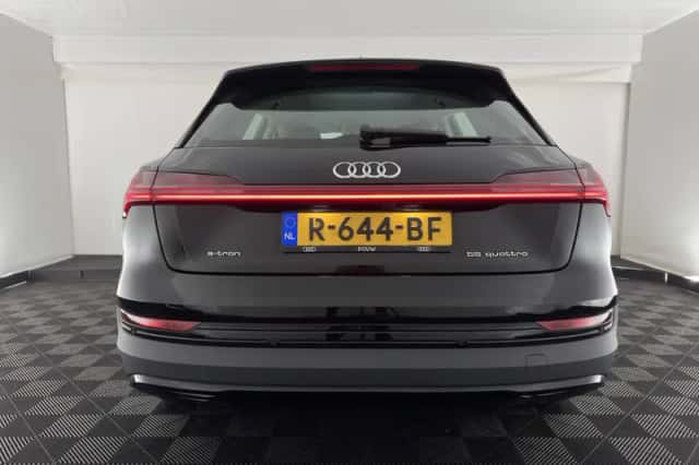 Audi e-tron (2022) thumbnail 6