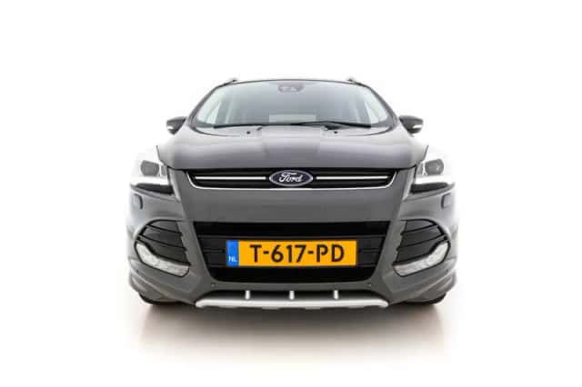 Ford Kuga (2015) thumbnail 3