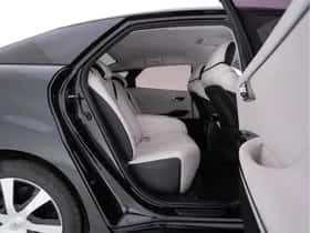 Toyota Mirai (2017) thumbnail 12