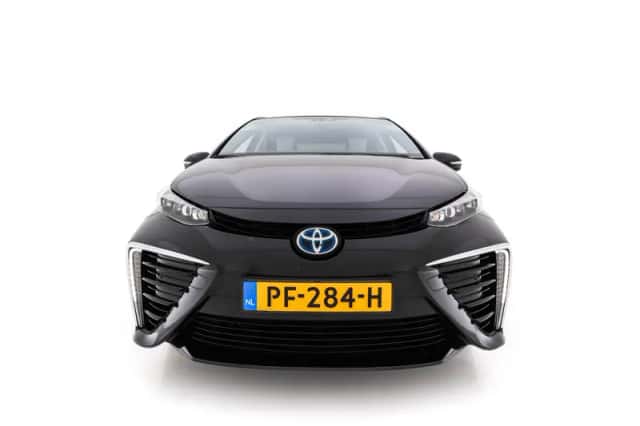 Toyota Mirai (2017) thumbnail 3