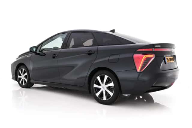 Toyota Mirai (2017) thumbnail 5