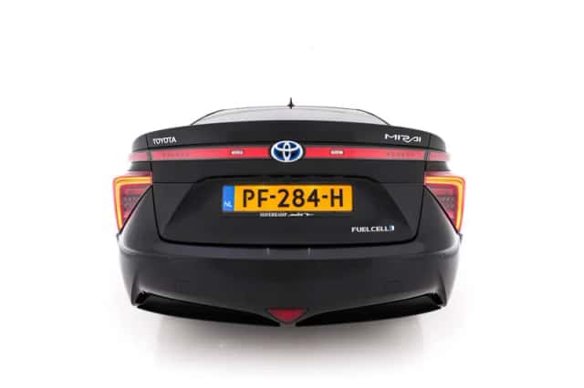 Toyota Mirai (2017) thumbnail 6