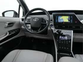 Toyota Mirai (2017) thumbnail 8